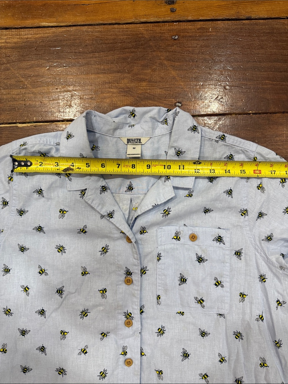 Duluth Trading Co Light Blue Short Sleeve Button-Down with Bee Print Size medium - Picture 5 of 12